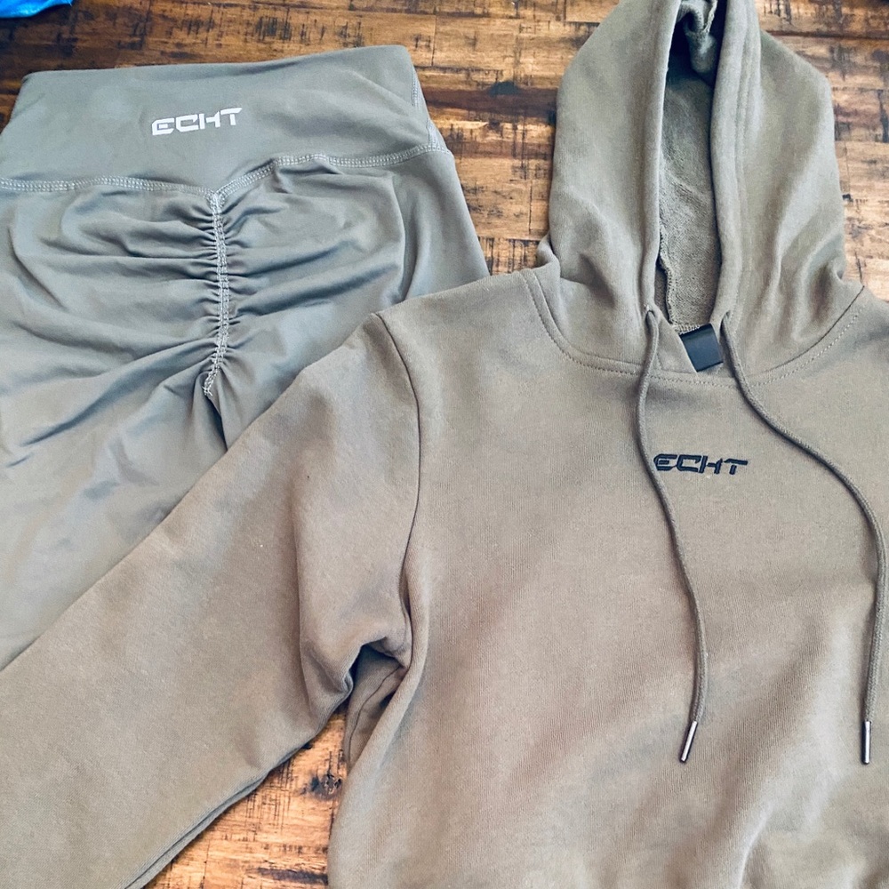 Echt crop hoodie scrunch leggings set